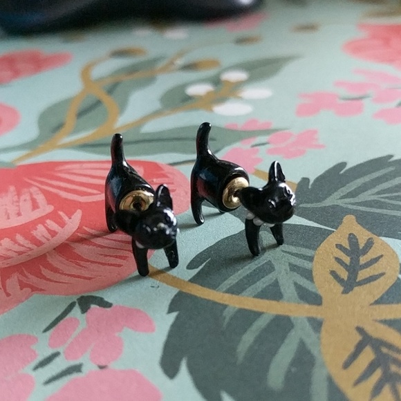 Modcloth Jewelry - nwot Black cat with pearl necklace earring